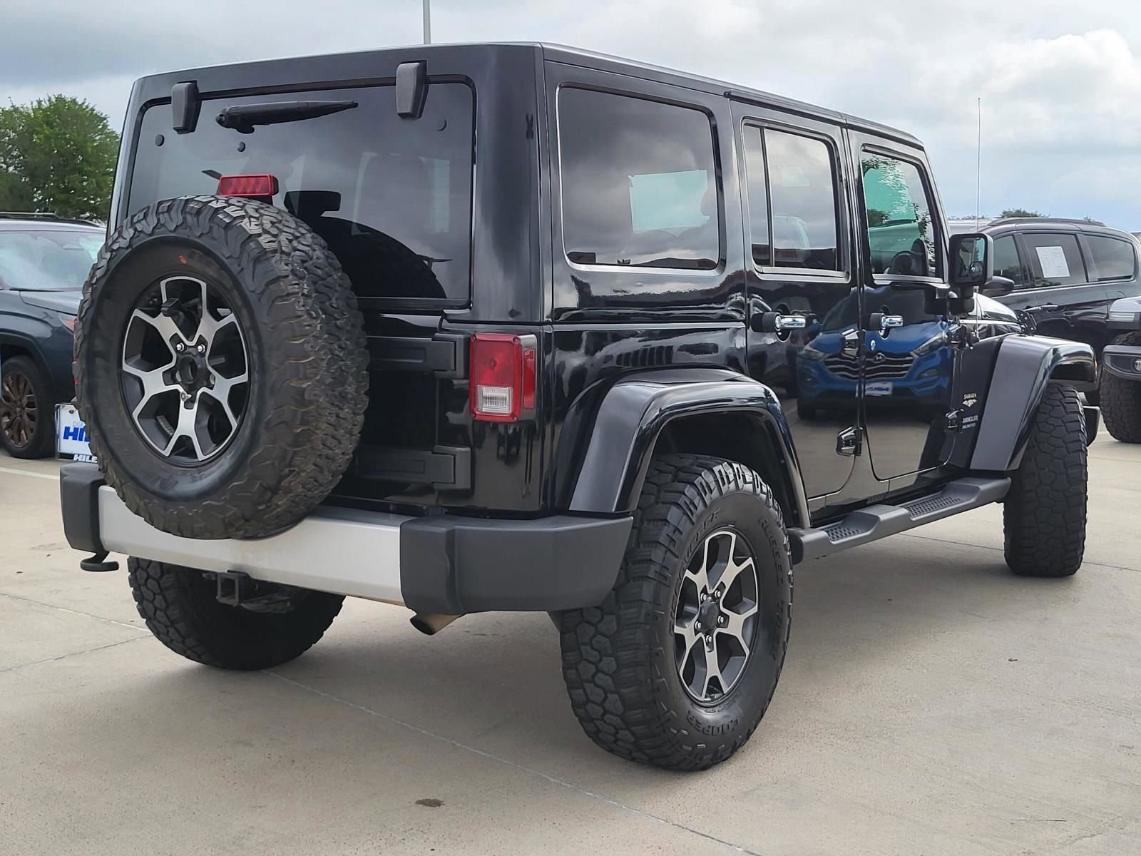 Used 2013 Jeep Wrangler Unlimited Sahara w/ Connectivity Group AWD/4WD image 4