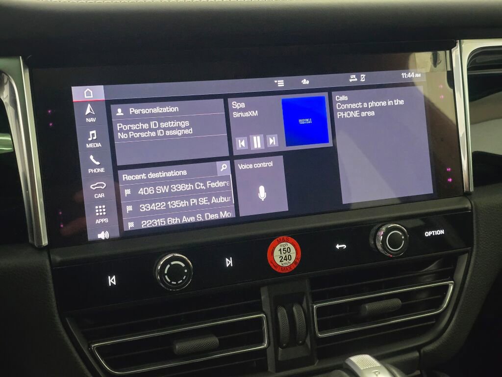 Certified 2025 Porsche Macan Turbo image 16