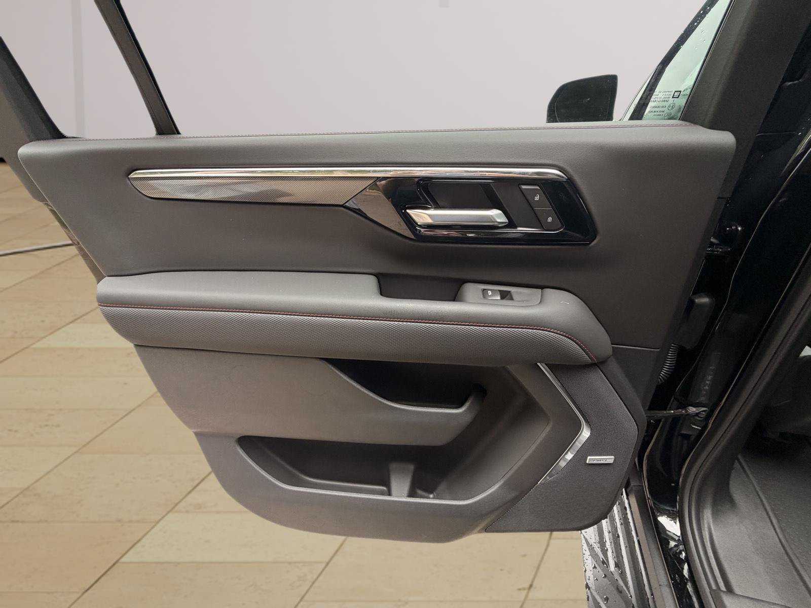 New 2026 Chevrolet Suburban RST w/ Advanced Technology Package AWD/4WD image 19