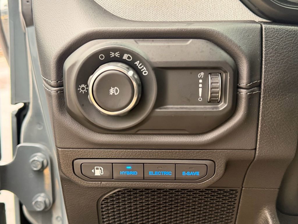 Used 2025 Jeep Wrangler Unlimited Sahara image 31