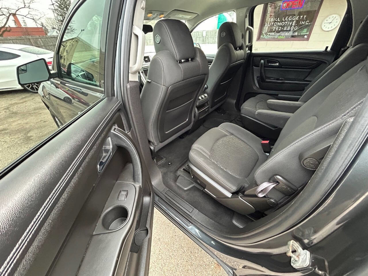 Used 2013 GMC Acadia SLE image 8