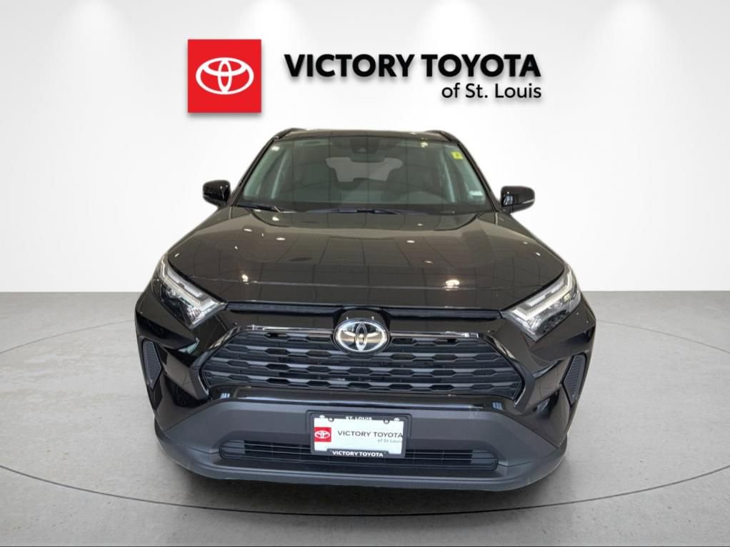 Used 2025 Toyota RAV4 XLE AWD/4WD image 8