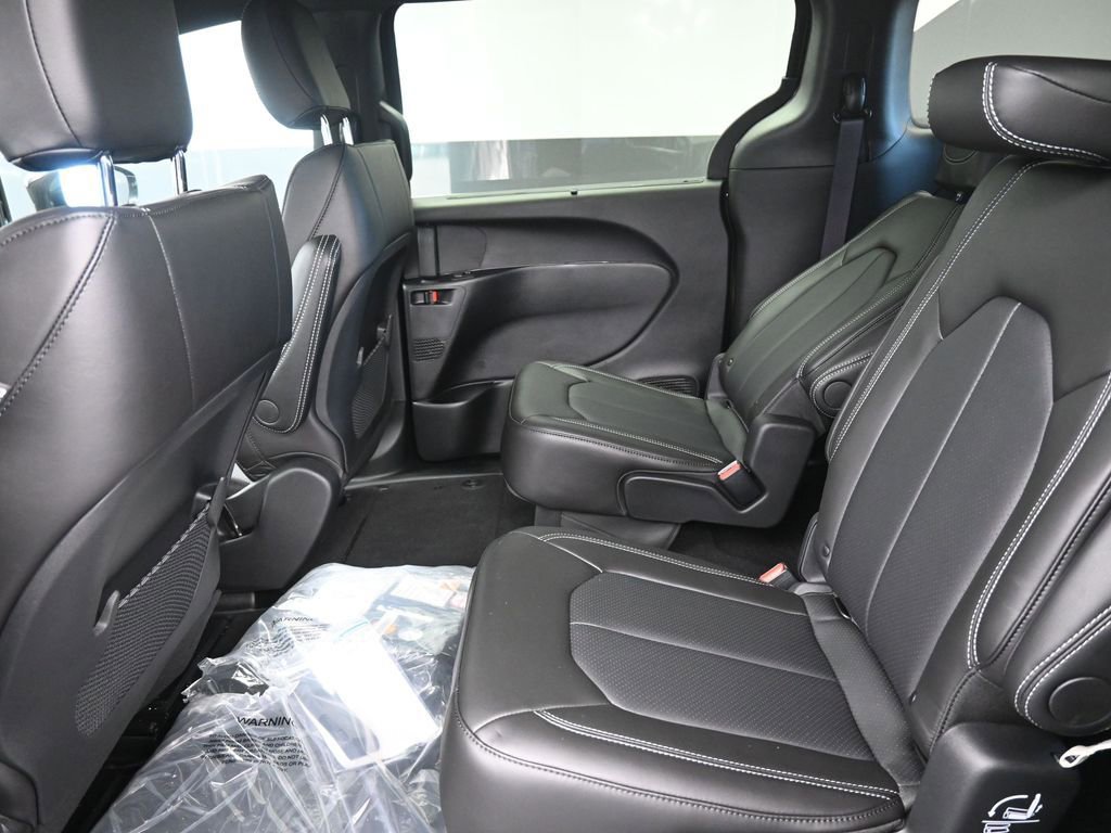 New 2026 Chrysler Voyager LX image 11