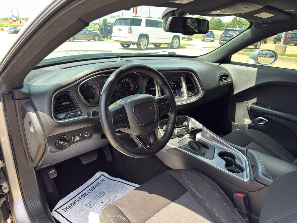 Used 2019 Dodge Challenger SXT w/ Driver Convenience Group RWD image 9