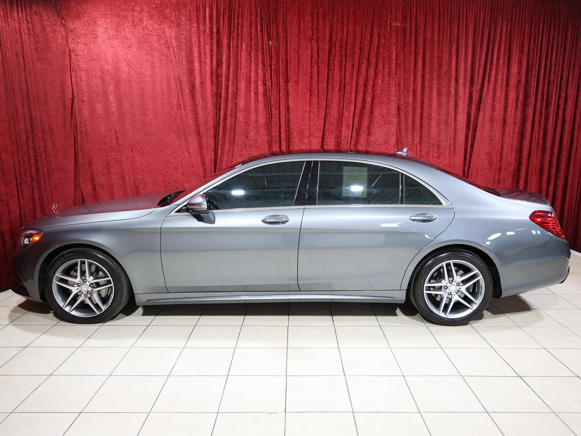 Used 2016 Mercedes-Benz S 550 4MATIC Sedan image 4