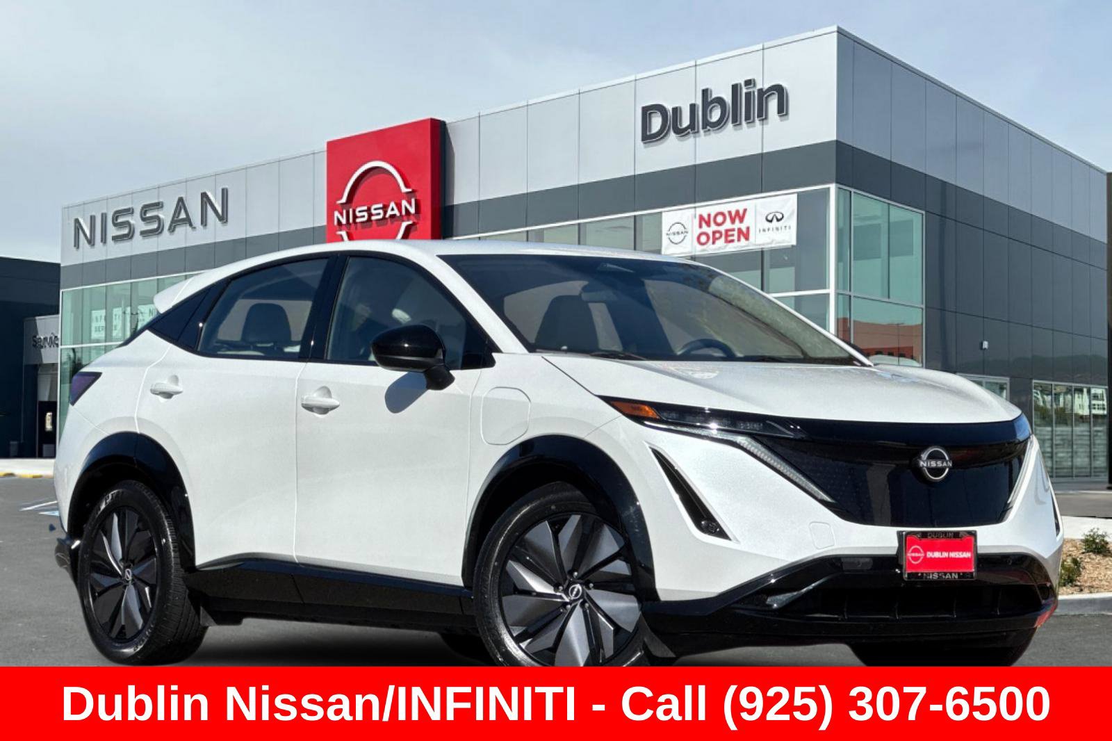 Used 2024 Nissan Ariya AWD image 2