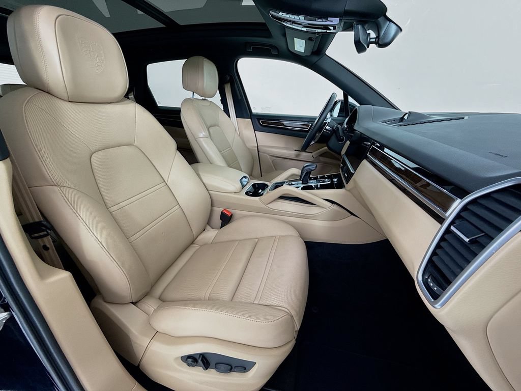 Certified 2023 Porsche Cayenne Platinum Edition AWD/4WD image 30