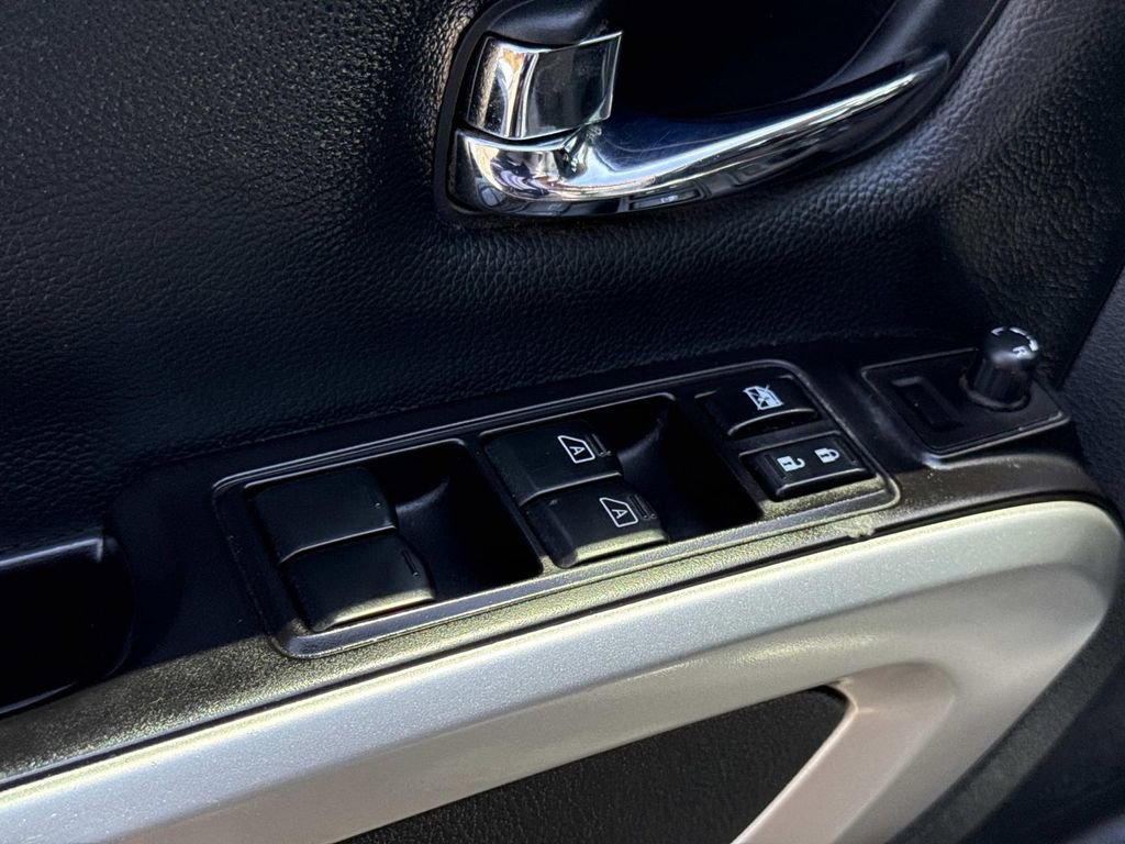 Certified 2020 Nissan Titan SL w/ Moonroof Package image 18