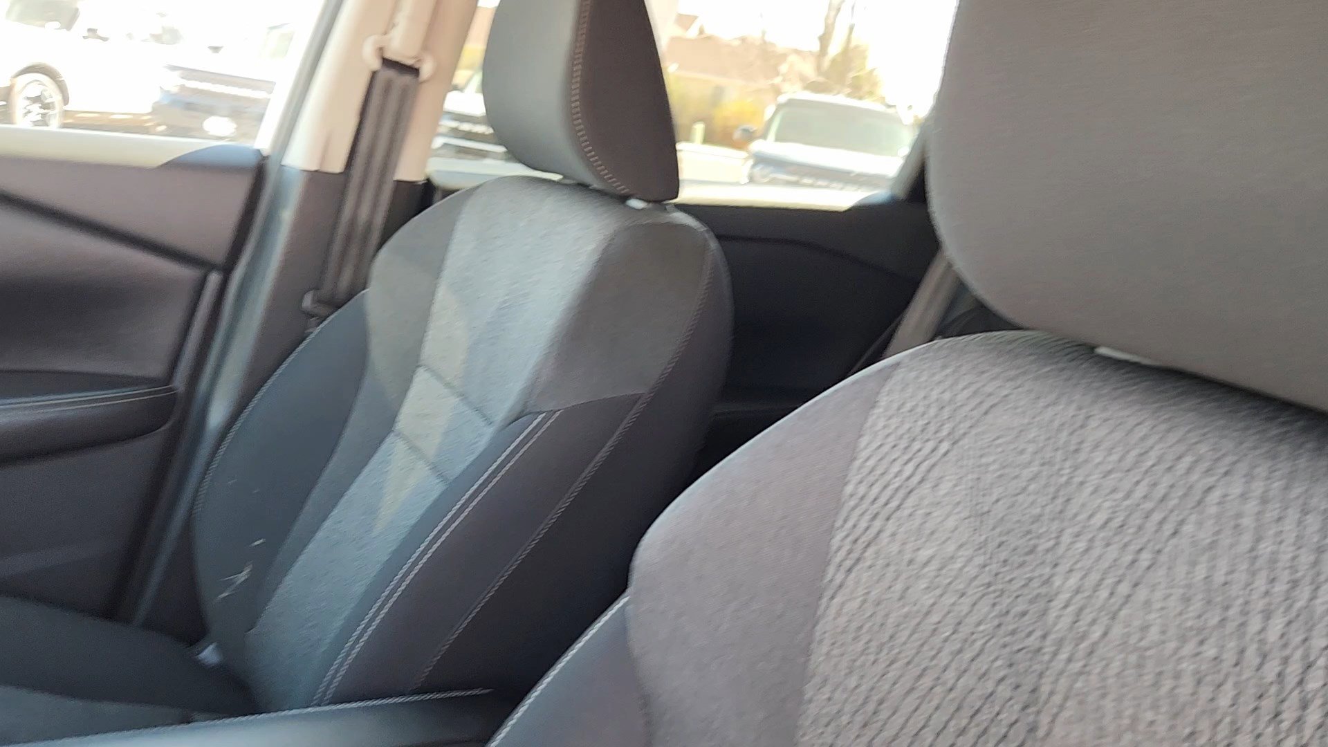 Used 2025 Nissan Rogue SV image 32