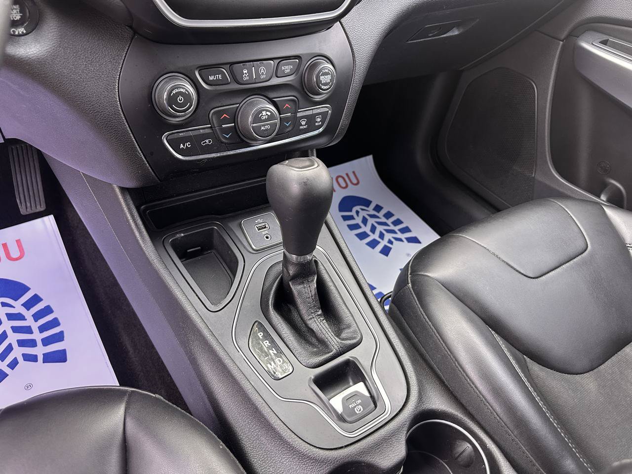 Used 2019 Jeep Cherokee Latitude Plus w/ Comfort/Convenience Group FWD image 31
