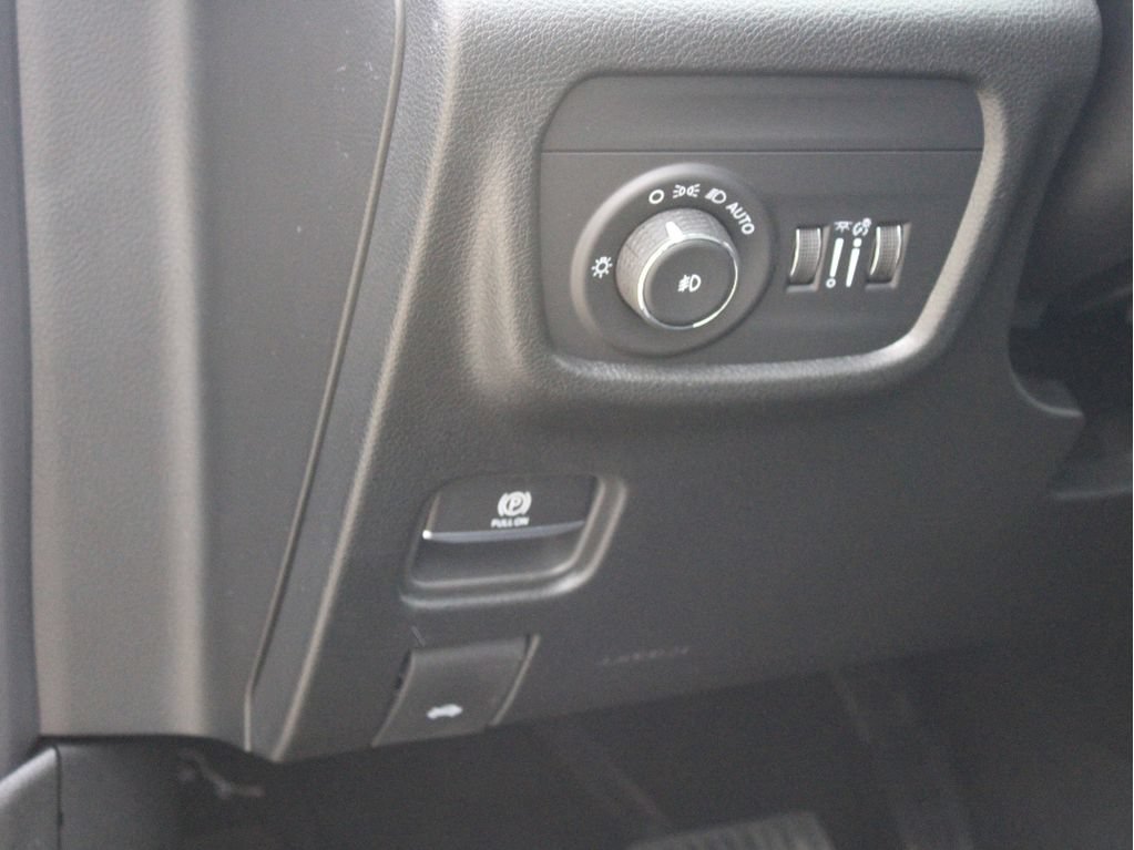 New 2026 Jeep Grand Cherokee L Limited w/ Limited Altitude Package AWD/4WD image 15