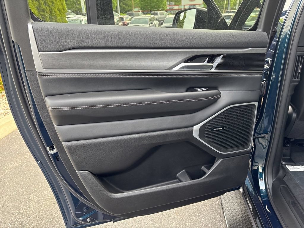 New 2026 Jeep Grand Wagoneer L Limited AWD/4WD image 18