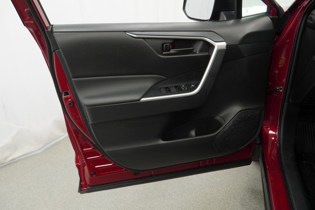 Used 2025 Toyota RAV4 LE image 37