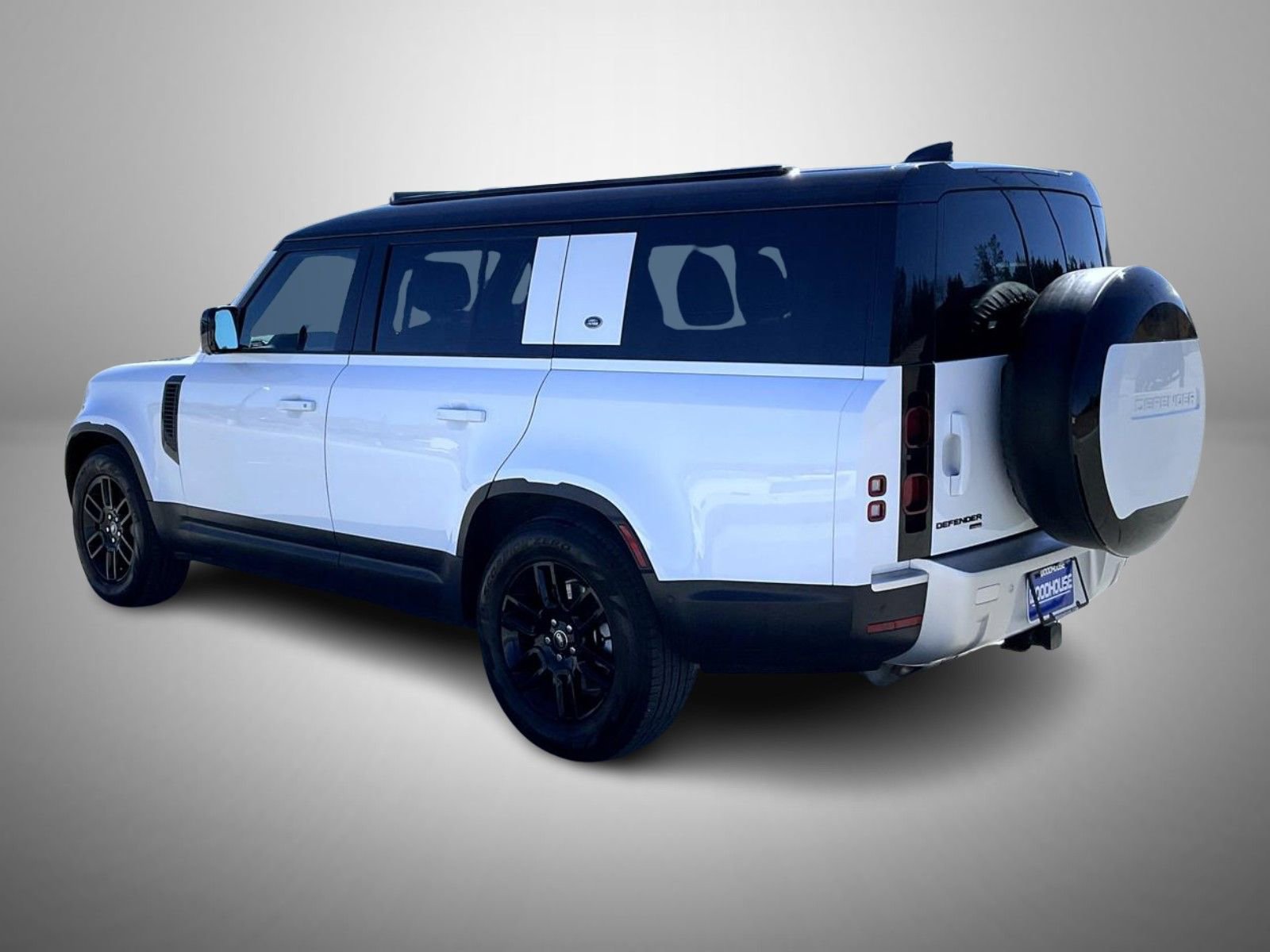 Used 2023 Land Rover Defender 130 SE image 7