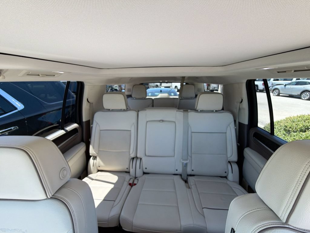 Used 2024 GMC Yukon XL Denali RWD image 27