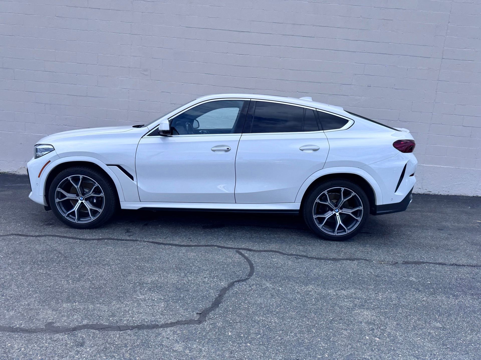 Used 2022 BMW X6 xDrive40i image 2