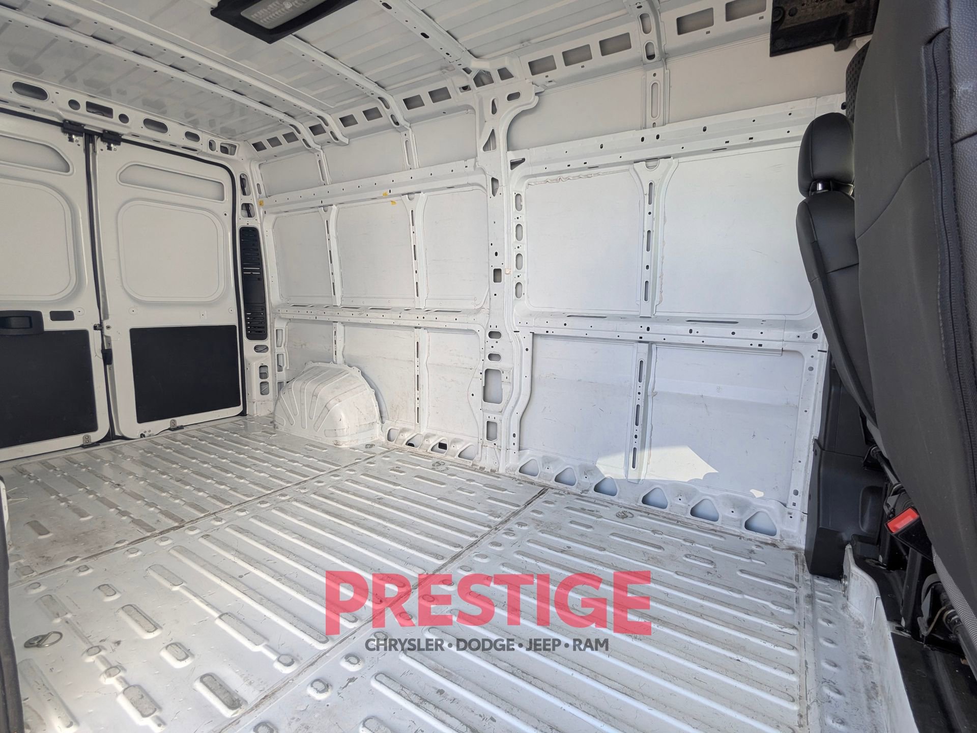 Used 2025 RAM ProMaster 2500 w/ Convenience Group FWD image 13