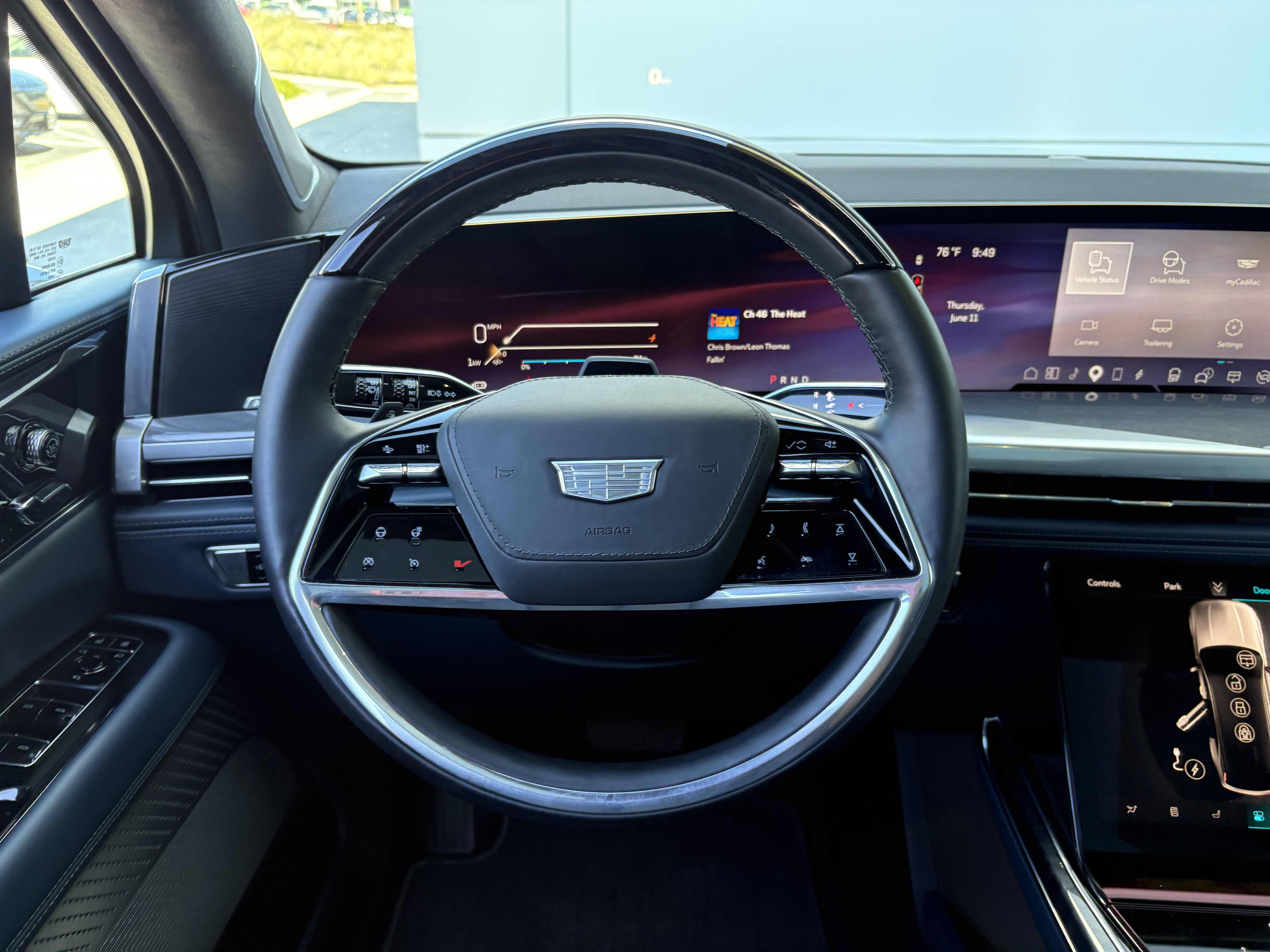 Certified 2025 Cadillac Escalade IQ Luxury 2 w/ LPO, Premium Carpet Package AWD/4WD image 19