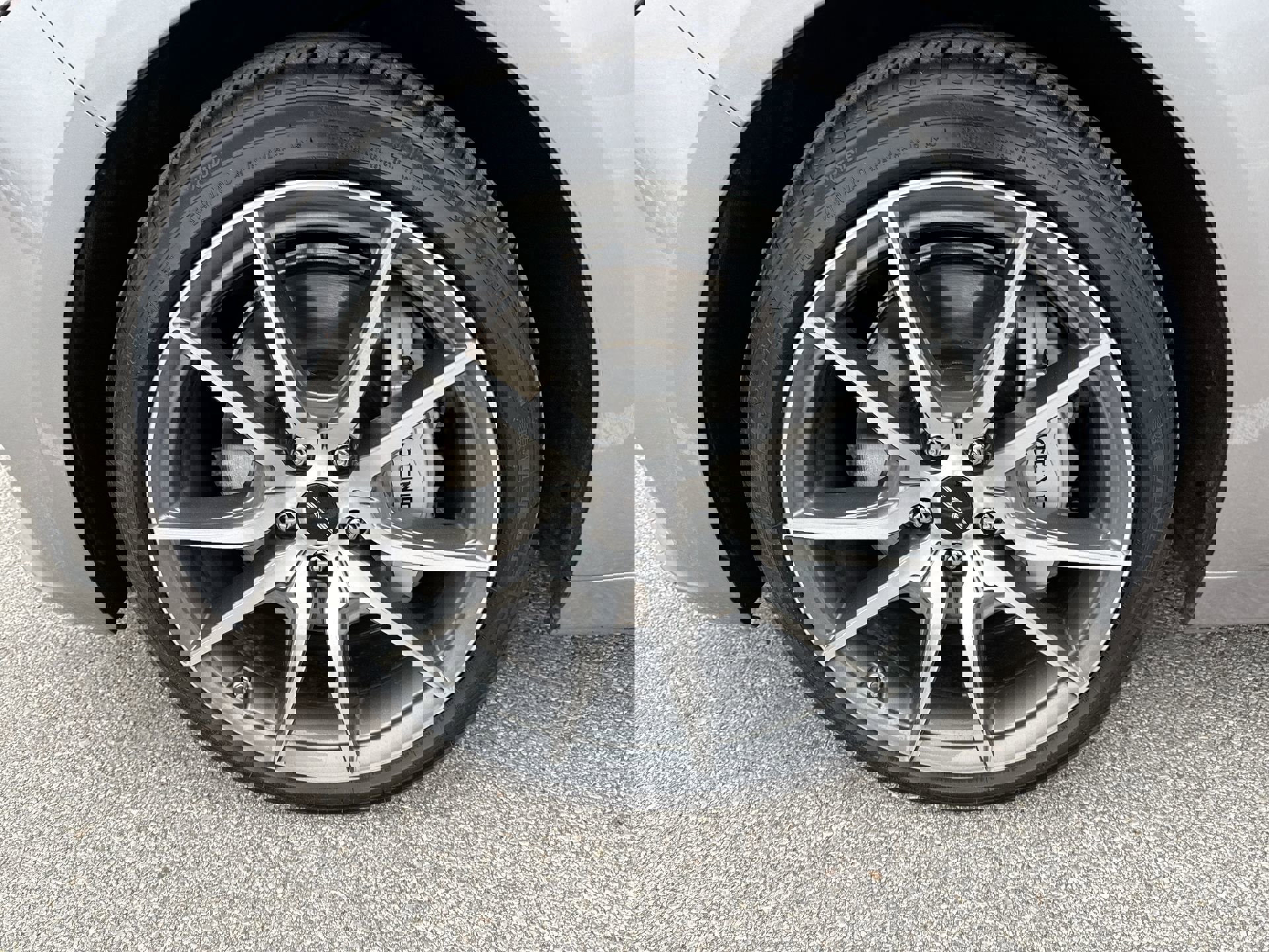 Used 2025 Genesis G70 2.5T image 18