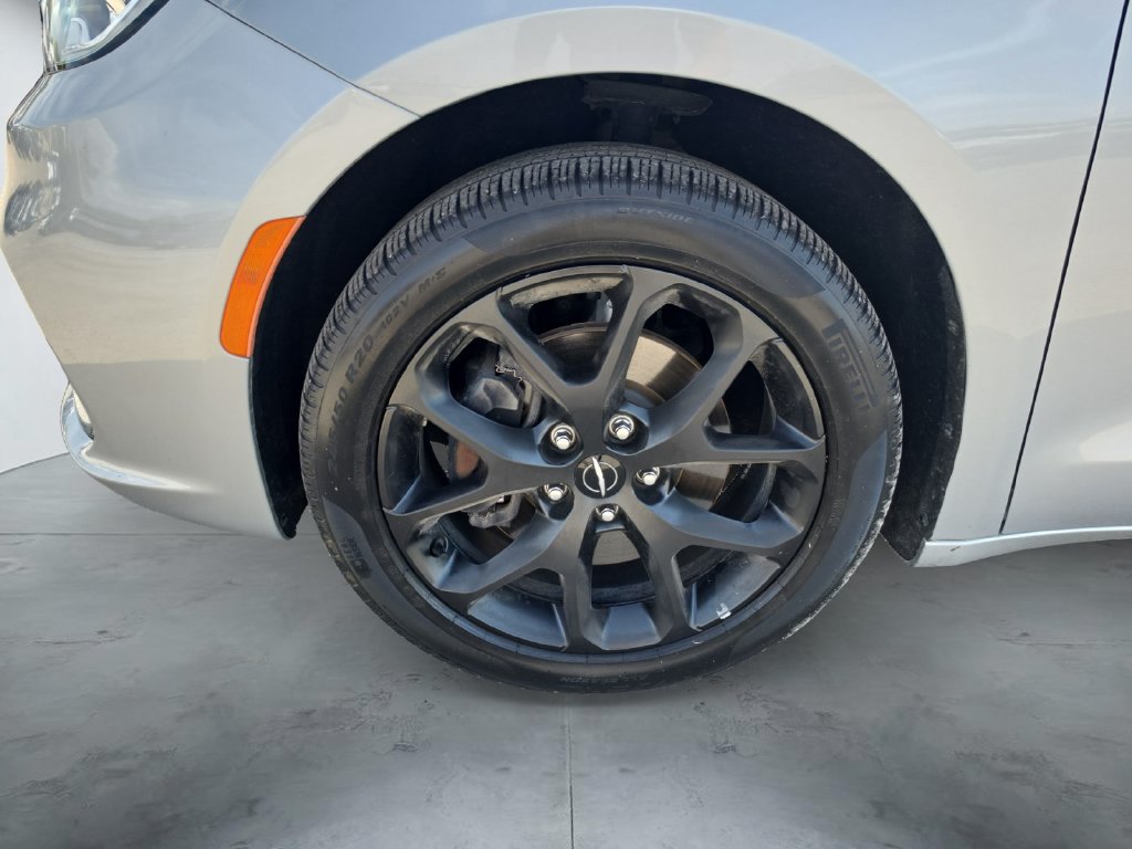 Used 2023 Chrysler Pacifica Limited w/ Uconnect Theater Family Group AWD/4WD image 15