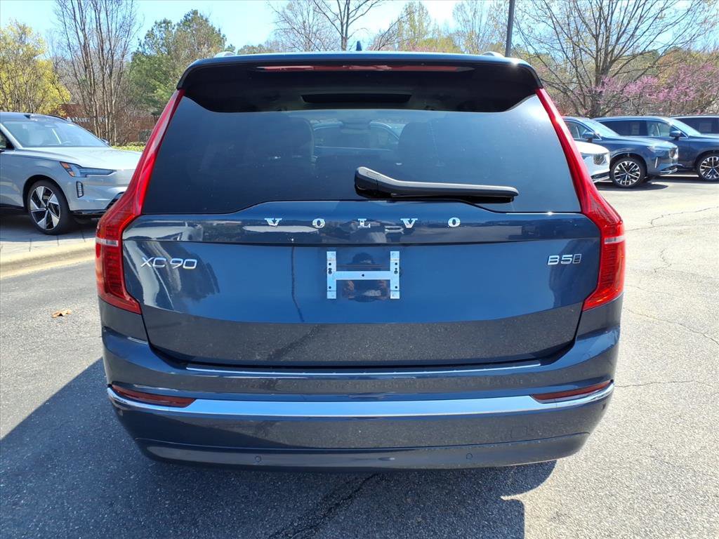 Certified 2023 Volvo XC90 B5 Plus image 4