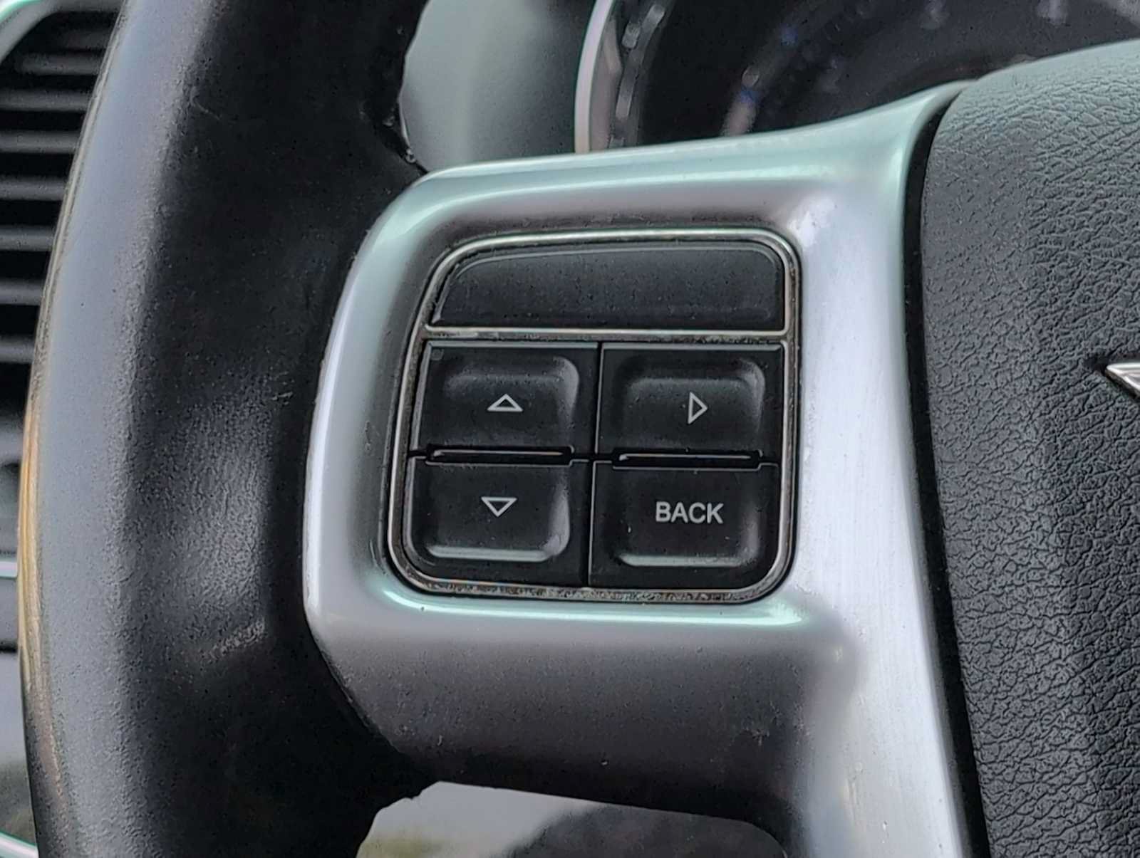 Used 2011 Chrysler Town & Country Touring-L w/ Entertainment Group #2 FWD image 20
