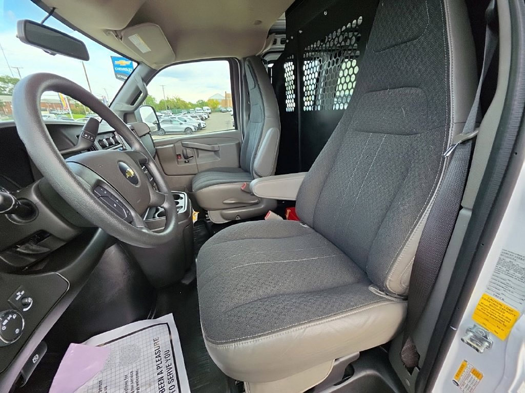 Certified 2025 Chevrolet Express 2500 w/ Driver Convenience Package RWD image 21