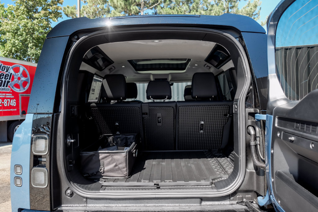 New 2026 Land Rover Defender 110 S AWD/4WD image 9