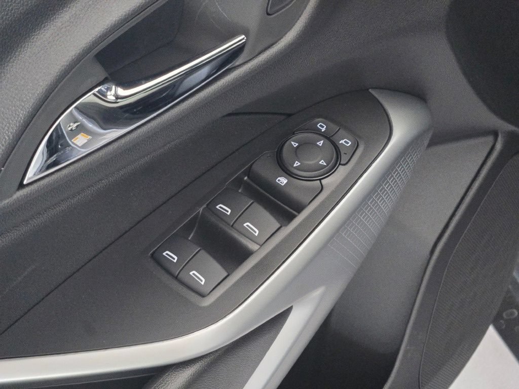 New 2026 Chevrolet Trax RS w/ Driver Confidence Package FWD image 18