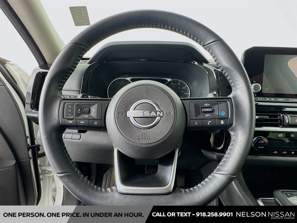 Used 2022 Nissan Pathfinder SV FWD image 11