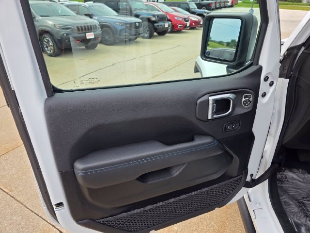 Used 2023 Jeep Wrangler Unlimited Rubicon 4xe w/ Cold Weather Group AWD/4WD image 28