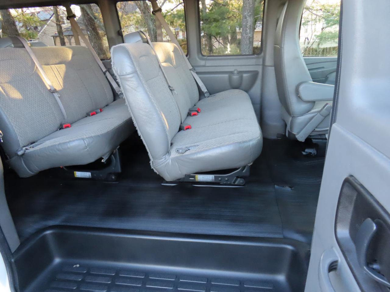 Used 2014 Chevrolet Express 3500 LS image 9