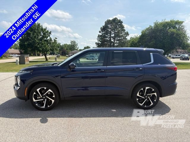 Used 2024 Mitsubishi Outlander SE AWD/4WD image 2