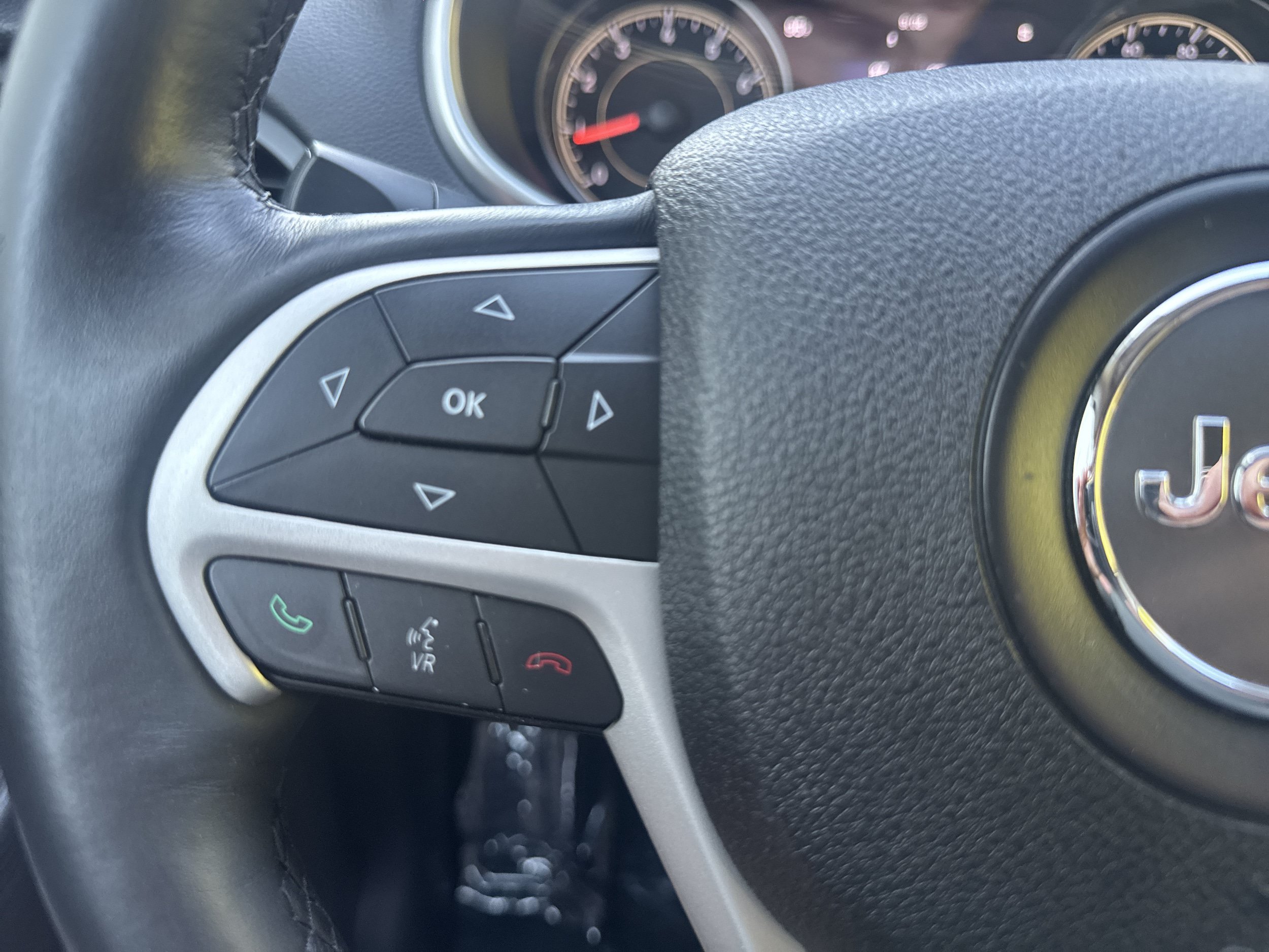 Used 2014 Jeep Cherokee Trailhawk w/ Comfort/Convenience Group AWD/4WD image 23