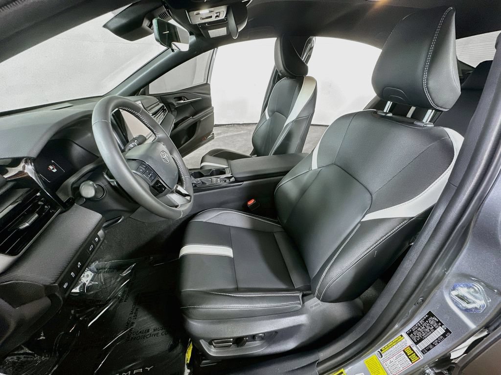 Used 2025 Toyota Camry SE FWD image 15