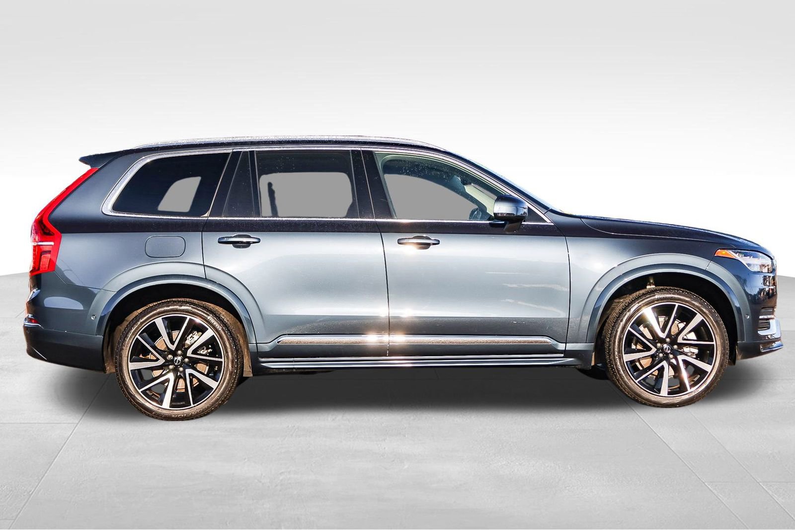 Used 2025 Volvo XC90 B5 Plus w/ Protection Package Premier image 4