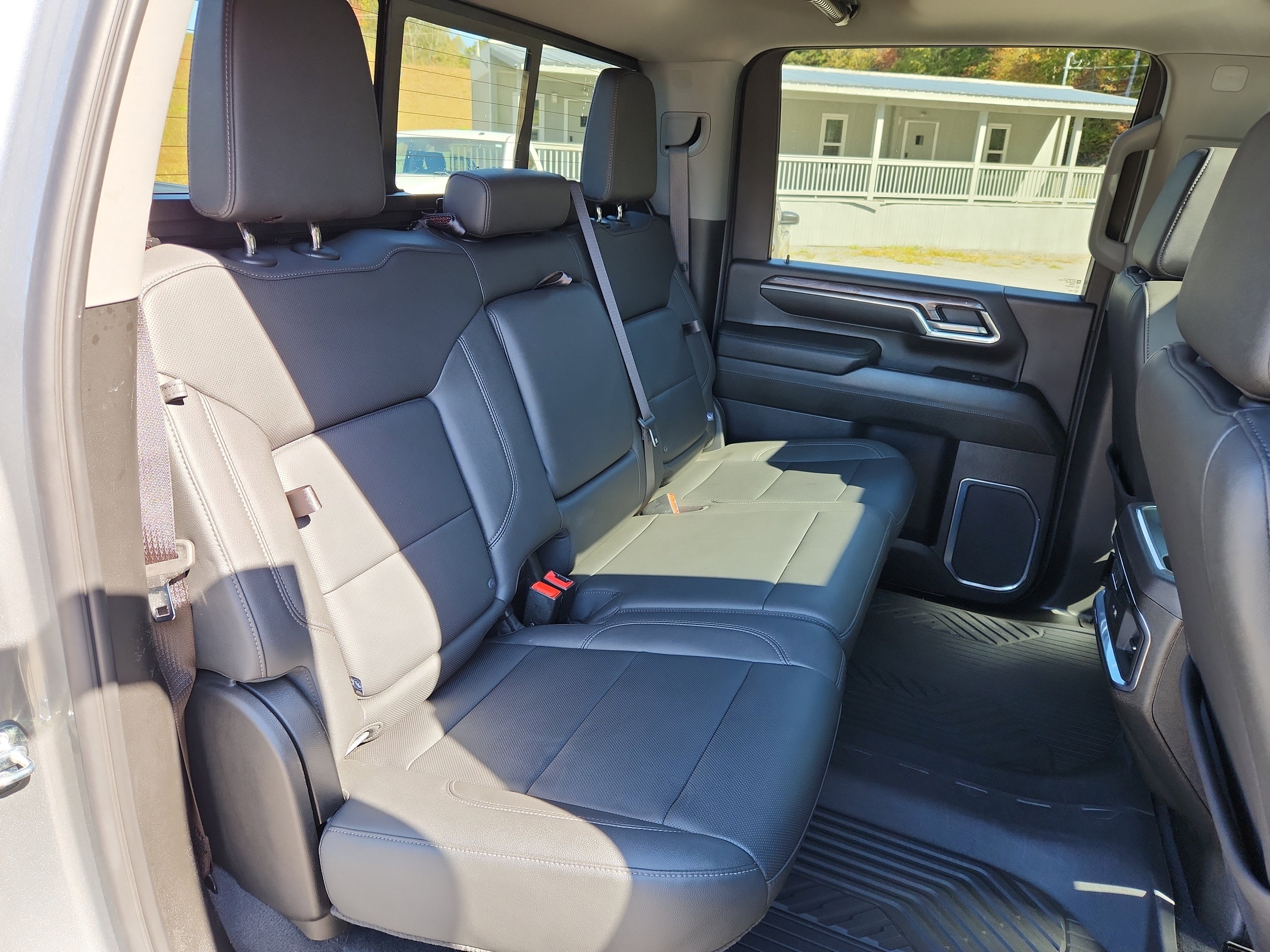 Used 2024 Chevrolet Silverado 2500 LTZ w/ LTZ Convenience Package image 32