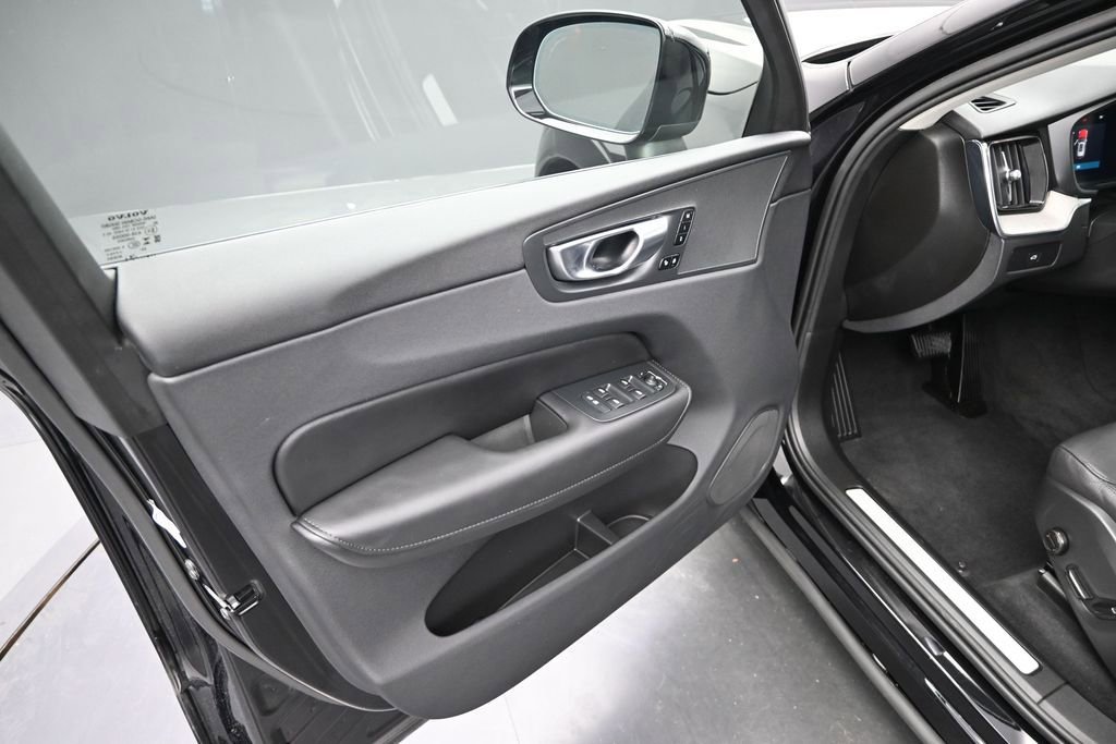 Used 2025 Volvo XC60 B5 Plus AWD/4WD image 13