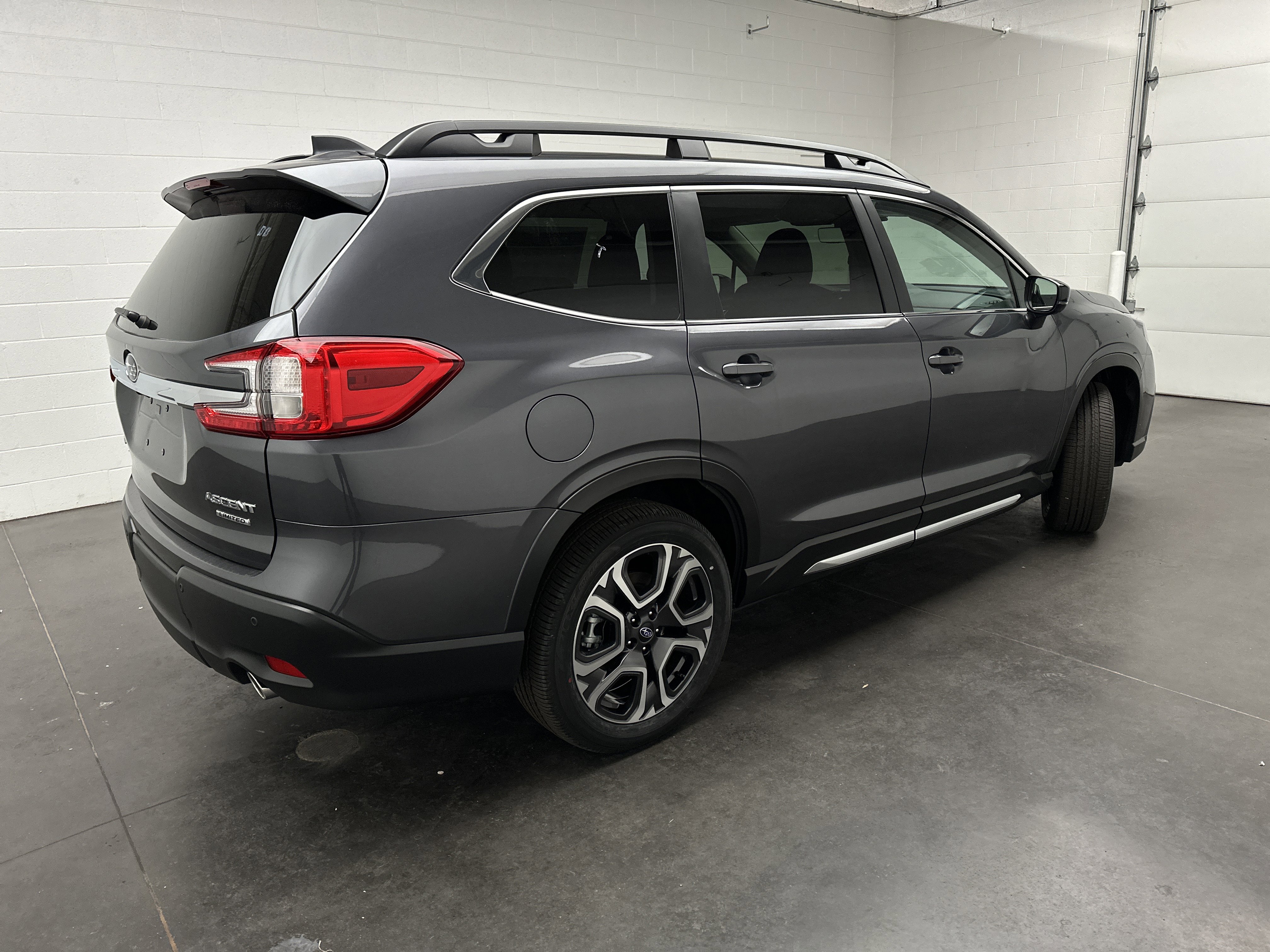 New 2025 Subaru Ascent Limited w/ Popular Package #2 image 9