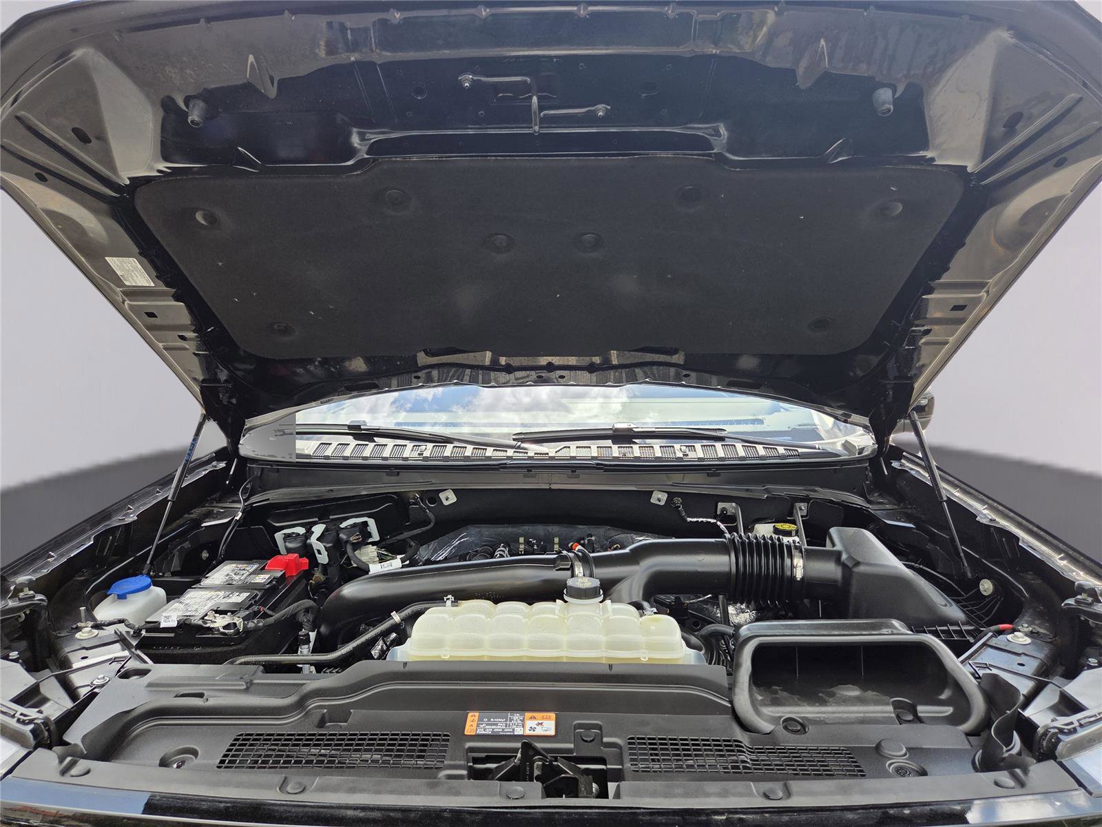 Used 2025 Ford Expedition Active RWD image 30