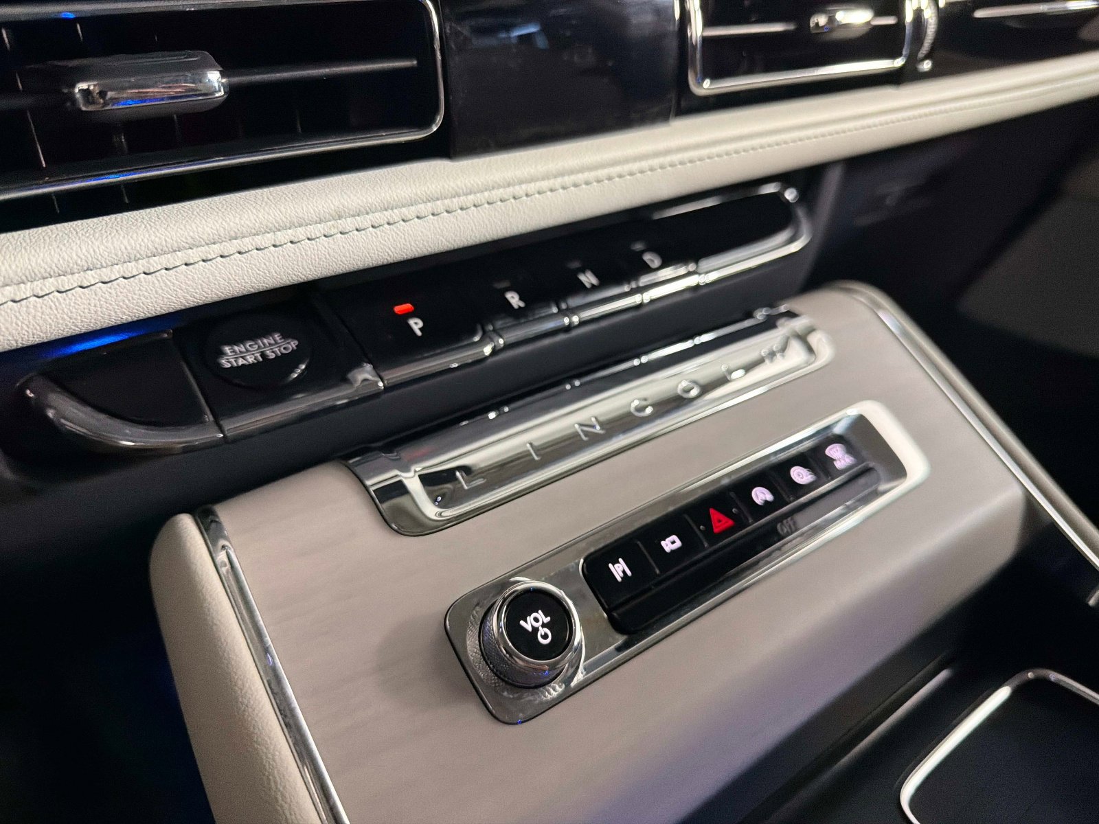 Used 2025 Lincoln Aviator Reserve w/ Equipment Group 201A AWD/4WD image 45