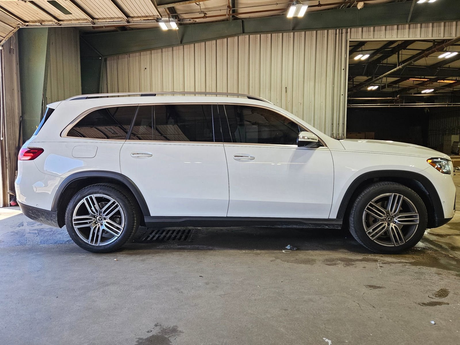 Used 2024 Mercedes-Benz GLS 450 4MATIC image 7