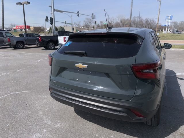 Used 2025 Chevrolet Trax LS w/ LS Convenience Package image 15