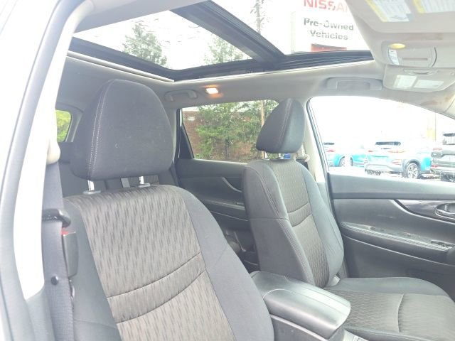 Used 2017 Nissan Rogue SV image 15