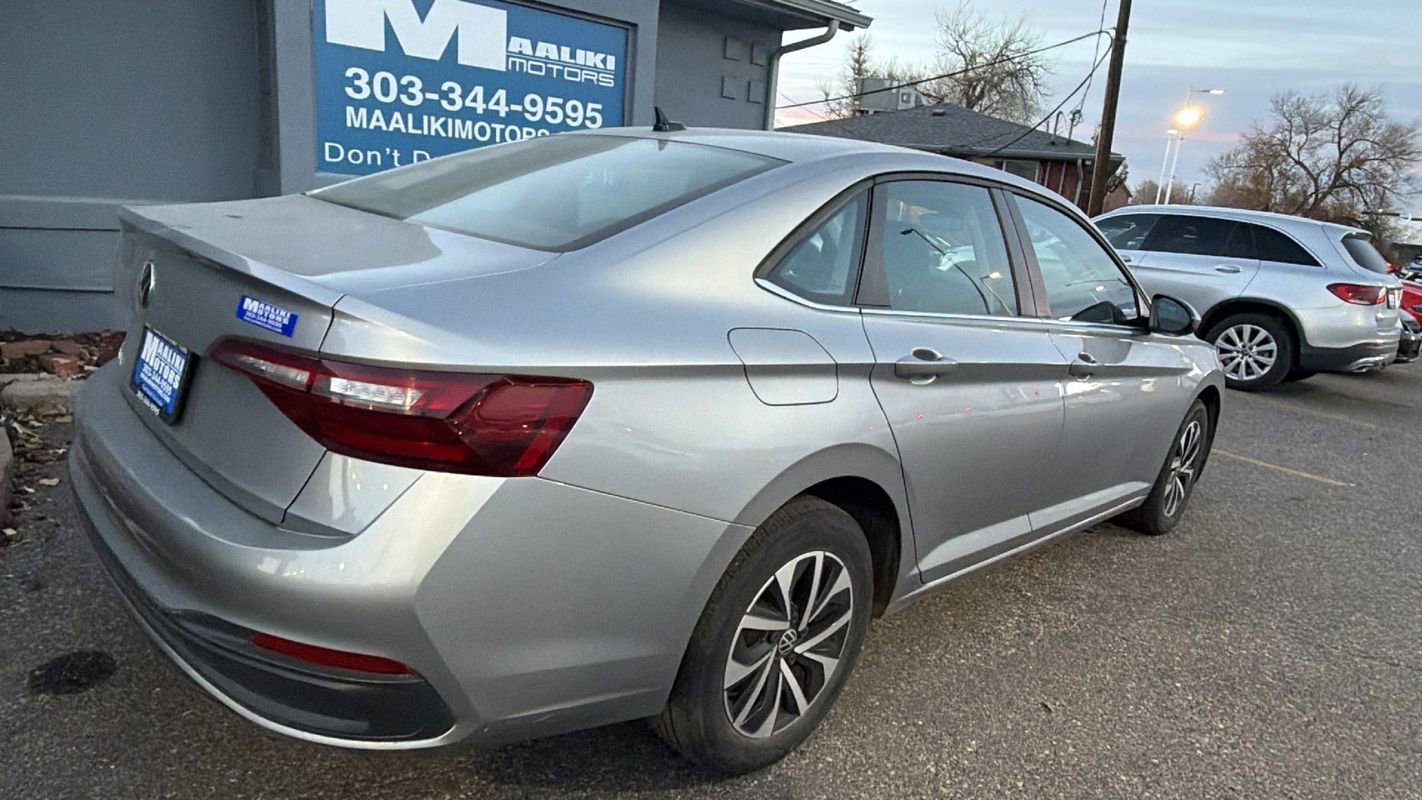 Used 2024 Volkswagen Jetta S image 5