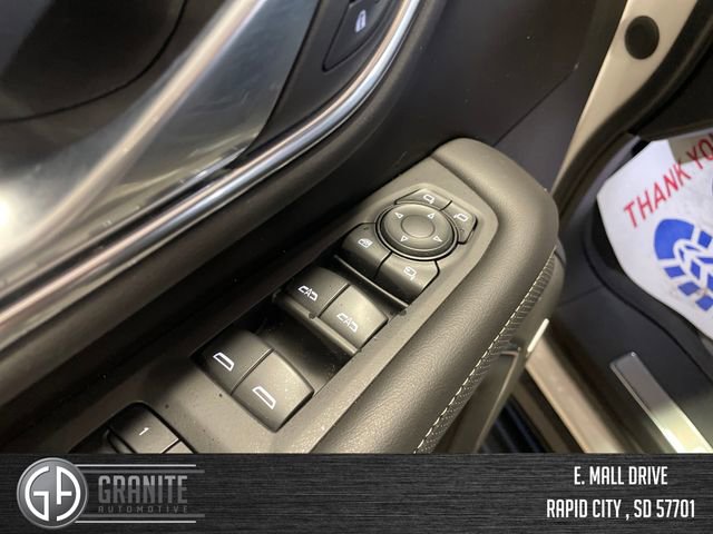 Used 2023 GMC Yukon SLT w/ SLT Luxury Package image 11