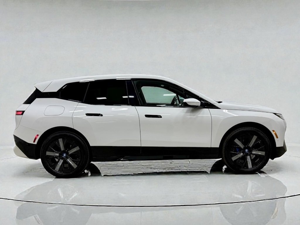 Used 2022 BMW iX xDrive50 w/ Premium Package image 14