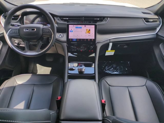 Used 2025 Jeep Grand Cherokee Limited AWD/4WD image 15