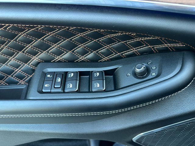 Used 2025 Jeep Grand Cherokee Summit w/ Obsidian Package image 28