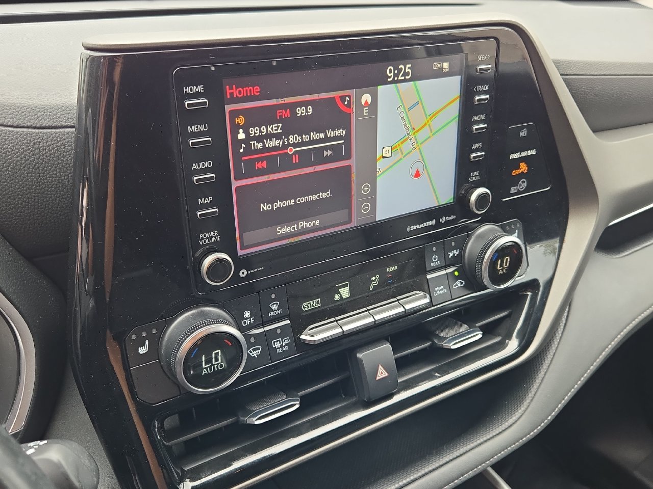 Used 2022 Toyota Highlander XLE AWD/4WD image 14